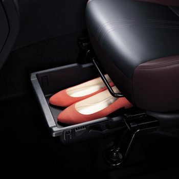 xpander cross interior 12