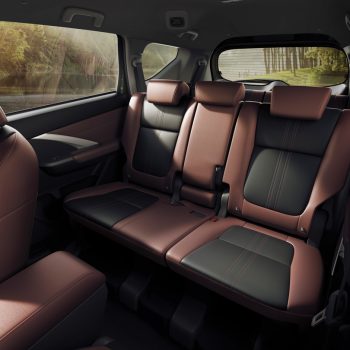 xpander cross interior 8